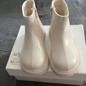 New cream color toddler boots.